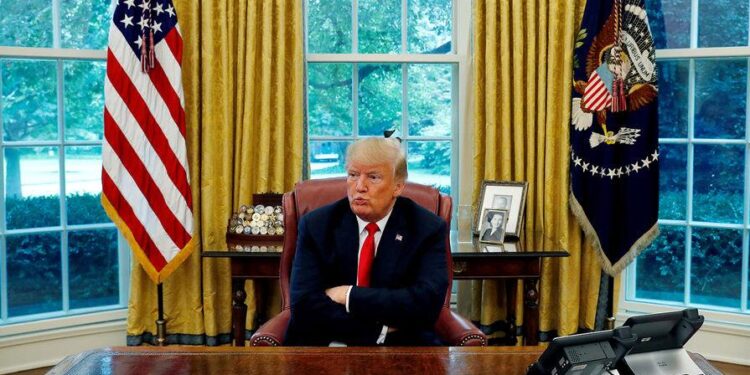 Опера і комікс про трансгендерів. Білий дім опублікував “безглузді і зловмисні” проєкти USAID