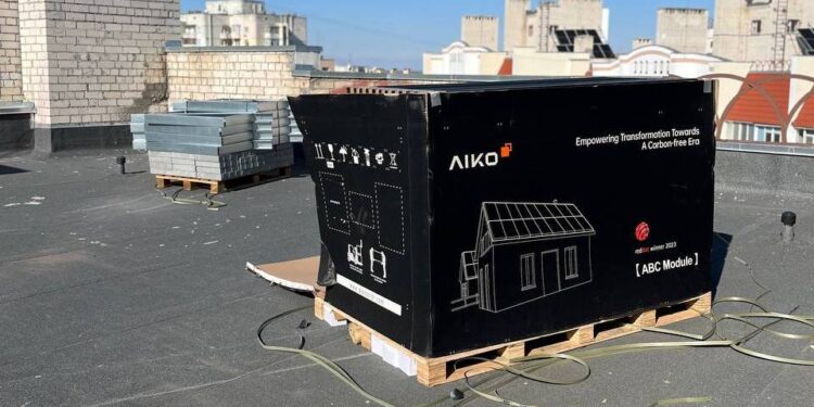 У Миколаєві запрацювала перша сонячна електростанція на даху ОСББ – які питання вона «закриває» (ФОТО)