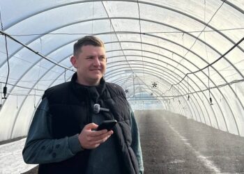 Фермер з Миколаївщини створив «розумну теплицю» – що там росте? (ФОТО)