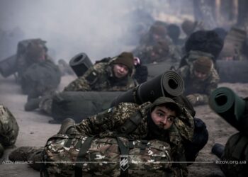 Українці вже “не вивозять” війну? Хто нав’язує такі висновки, і чому це не так