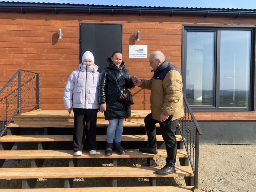 У Доманівській громаді Миколаївщини перші дві родини ВПО заселились у модульні будиночки, збудовані Данією (ФОТО) 3 У Доманівській громаді Миколаївщини перші дві родини ВПО заселились у модульні будиночки, збудовані Данією (ФОТО) 2