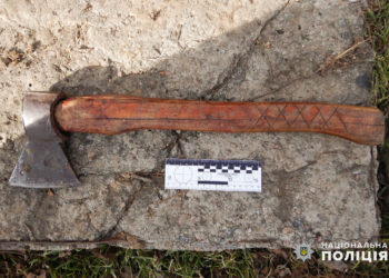 Знов сокира – на Миколаївщині затримали 24-річного, який після випивки ледь не вбив 25-річного