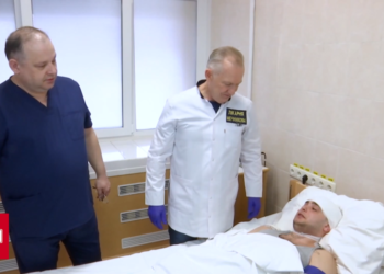 Унікальну операцію провели медики в Дніпрі – дістали з мозку воїна 10-сантиметровий цвях (ВІДЕО)