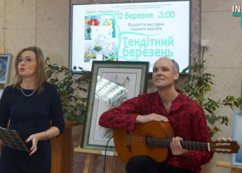«Тендітний березень» – у Миколаєві відкрилась «квіткова» художня виставка (ФОТО)
