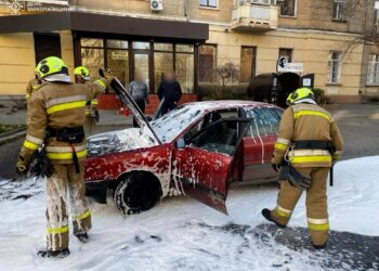 У Миколаєві під час руху загорілася Audi (ФОТО)