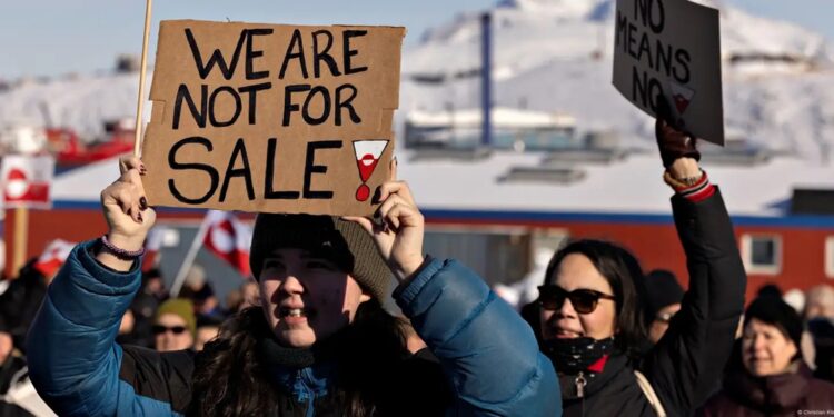 «Гренландія буде Гренландією» – сотні мешканців острова протестували проти планів Трампа щодо поглинання (ФОТО)