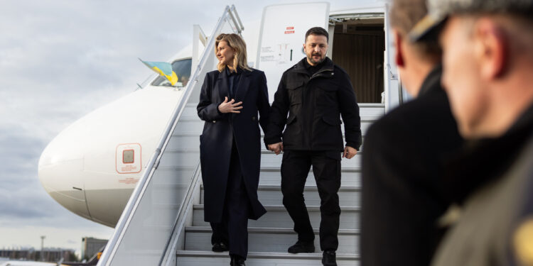 Зеленський прилетів до Фінляндії – які плани у Президента та Першої леді