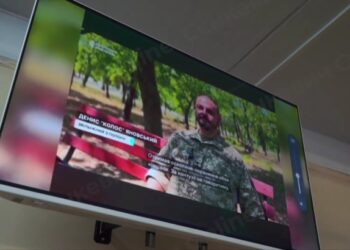 У школах Миколаєва встановлюють інтерактивні дошки з інформацією про випускників-захисників (ВІДЕО)
