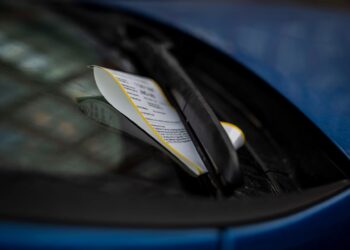 Автівка української делегації отримала штраф за паркування під час візиту Зеленського до Фінляндії – що вирішила влада Гельсінкі