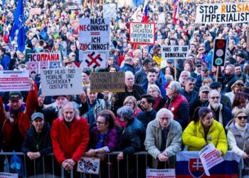 У Словаччині знов відбувся багатотисячний протест проти проросійської політики Фіцо