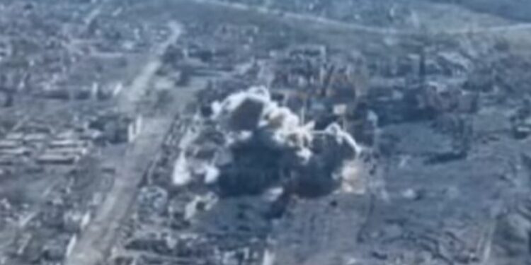 Повітряні Сили ЗСУ на ніц зруйнували базу ворога в Торецьку (ВІДЕО)