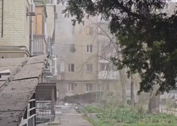 Росіяни масовано обстріляли Херсон – вже відомо про загиблих і постраждалих (ВІДЕО)