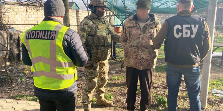 На Миколаївщині затримали двох торговців трофейною зброєю та вибухівкою (ФОТО)