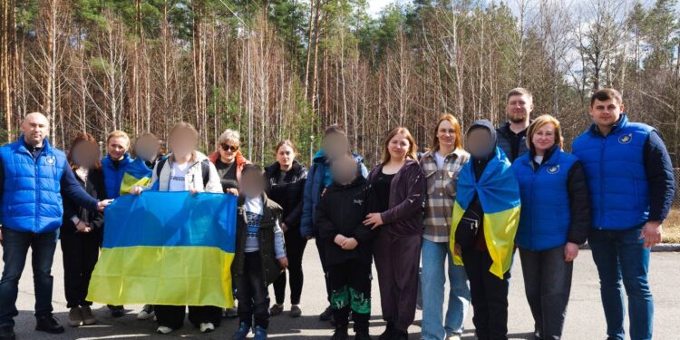 Україні вдалося повернути з окупації 5 підлітків (ФОТО)