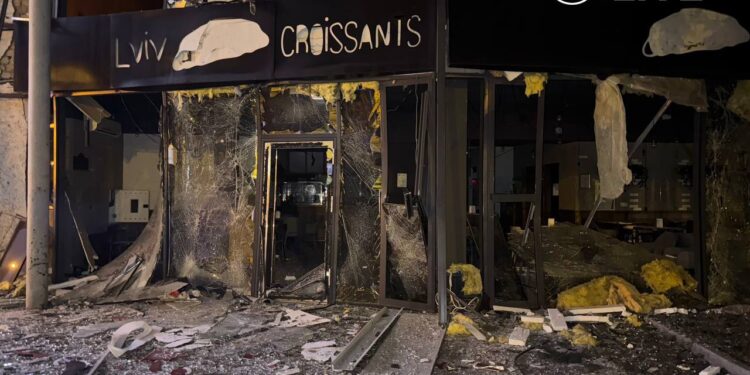 Внаслідок нічної дронової атаки на Харків 2 загиблих, 30 постраждалих. Частково зруйнований госпіталь (ФОТО, ВІДЕО)