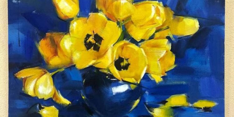 «За рухом світла»: у Миколаєві відкрилась виставка творів художниць із Херсона (ФОТО)