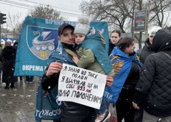 «Ще треба звикнути, що не загрожує якась небезпека мені» – миколаївський морпіх був у російському полоні 993 дні (ВІДЕО)