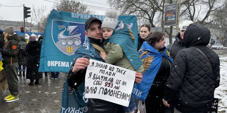 «Ще треба звикнути, що не загрожує якась небезпека мені» – миколаївський морпіх був у російському полоні 993 дні (ВІДЕО)