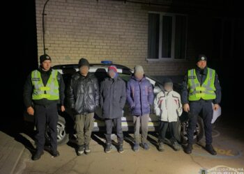 Пройшли 20 км пішки в бік Миколаєва – поліція розшукала 4 підлітків, які зникли з дитячого центру