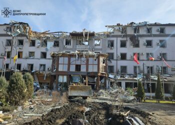Аварійно-пошукові роботи в Кривому Розі завершено – внаслідок ракетного удару 4 загиблих і 32 поранених (ФОТО)