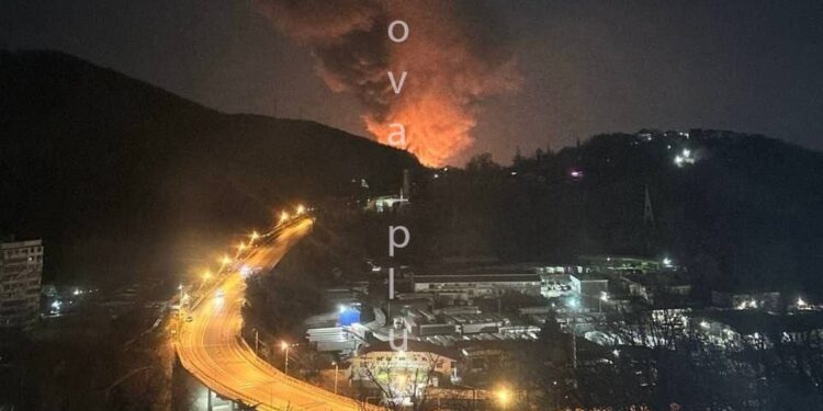 У Краснодарському краї у Туапсе після повітряної атаки горить НПЗ (ФОТО, ВІДЕО)