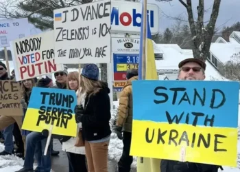 “Зрадник, їдь кататися на лижах у Росію!» Після скандалу з Зеленським Венс поїхав відпочивати, але його там зустріли (ВІДЕО)