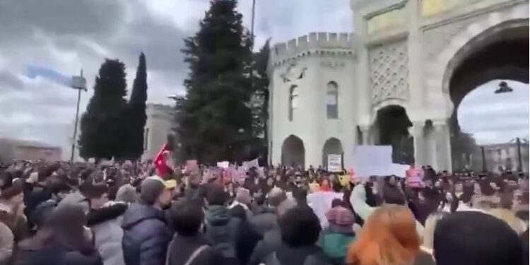 У Туреччині арештували основного політичного конкурента Ердогана – почалися масові протести (ВІДЕО)