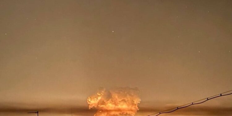 У Суджі після вибухів горить газовимірювальна станція (ВІДЕО)