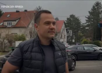 Підозрюваного у корупції Комарницького вивозили з країни люди з посвідченнями СБУ, прикриттям було авто “Вантаж 200” (ВІДЕО)