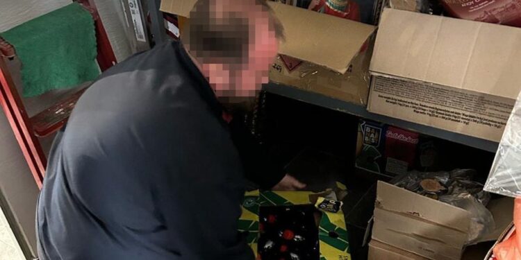 Не Кагор, а гамула – церковники УПЦ підпільно бодяжили і продавали вино (ФОТО)