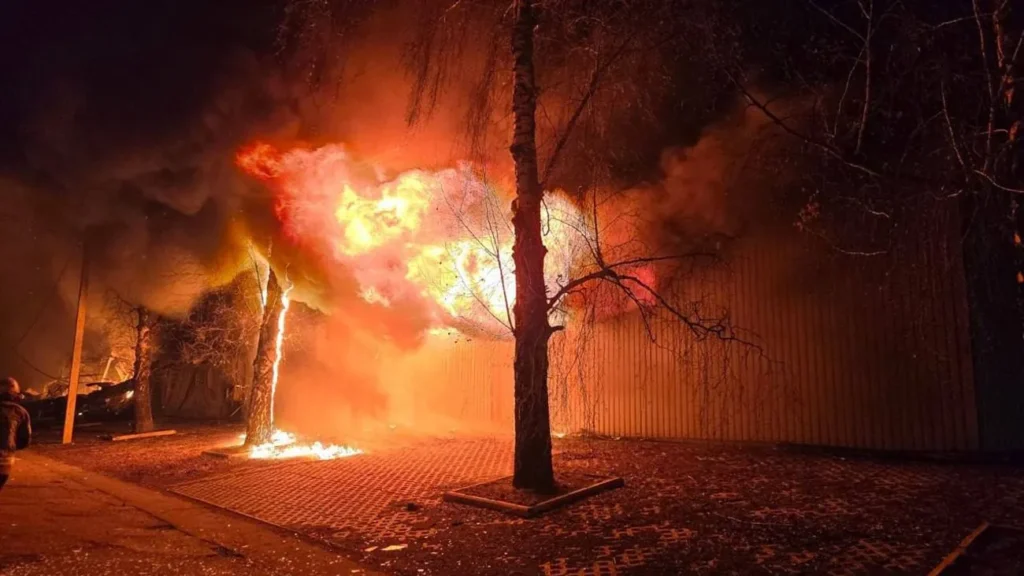 Харків під масованою атакою шахедів рф - пошкоджені будинки, є постраждалі (ВIДЕО) 1
