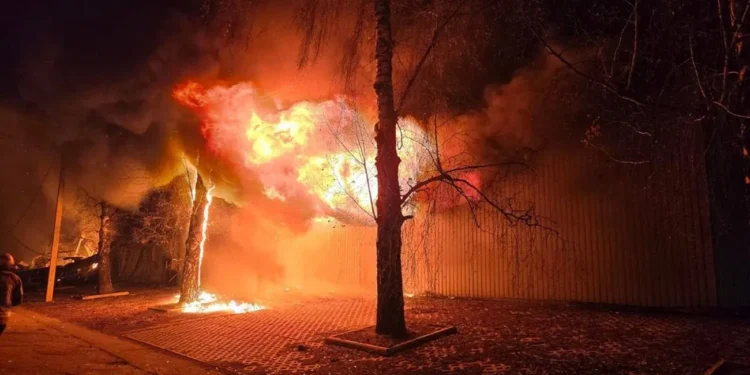 Харків під масованою атакою шахедів рф – пошкоджені будинки, є постраждалі (ВIДЕО)