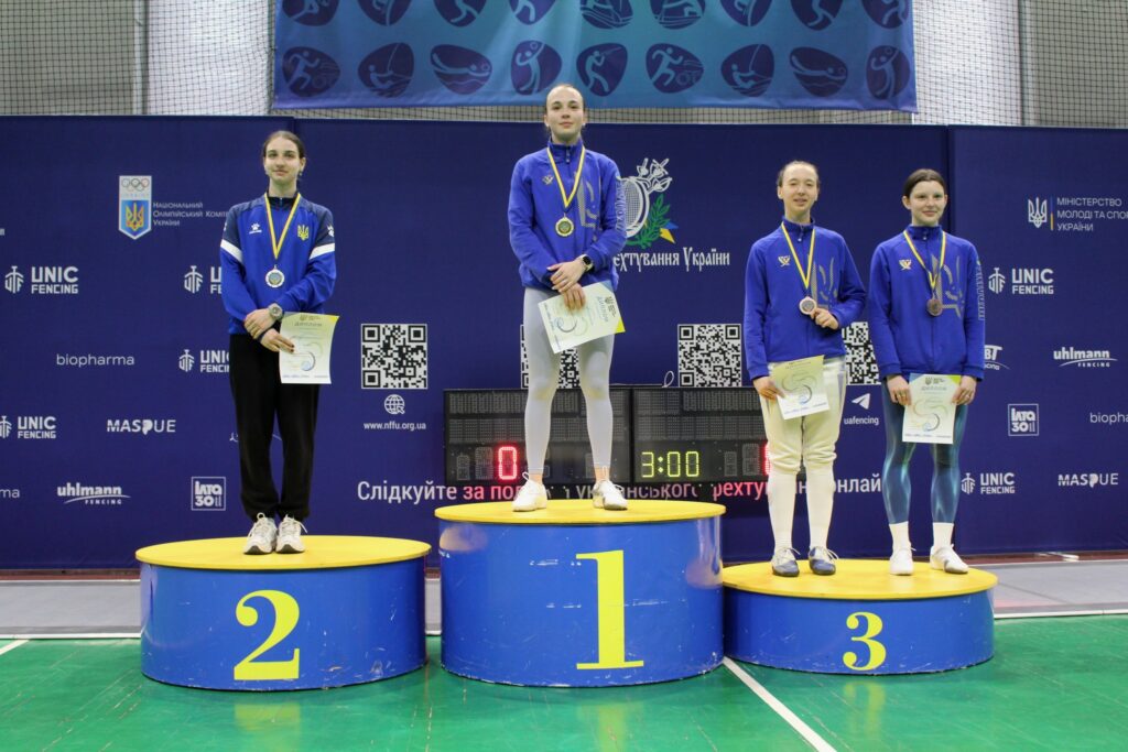 Чемпіонат України U-23 з фехтування на шаблях: Вікторія Коротченко з Миколаєва – з «золотом», її земляк В’ячеслав Дзюба – з «бронзою» (ФОТО) 5 Чемпіонат України U-23 з фехтування на шаблях: Вікторія Коротченко з Миколаєва – з «золотом», її земляк В’ячеслав Дзюба – з «бронзою» (ФОТО) 4