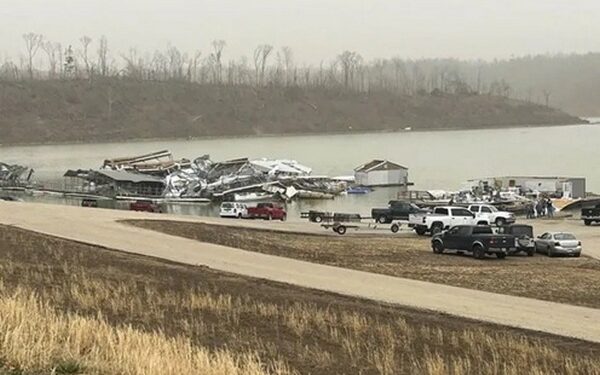 По США вдарили торнадо – три десятки людей загинули, майже 200 тисяч залишились без електрики (ВІДЕО)