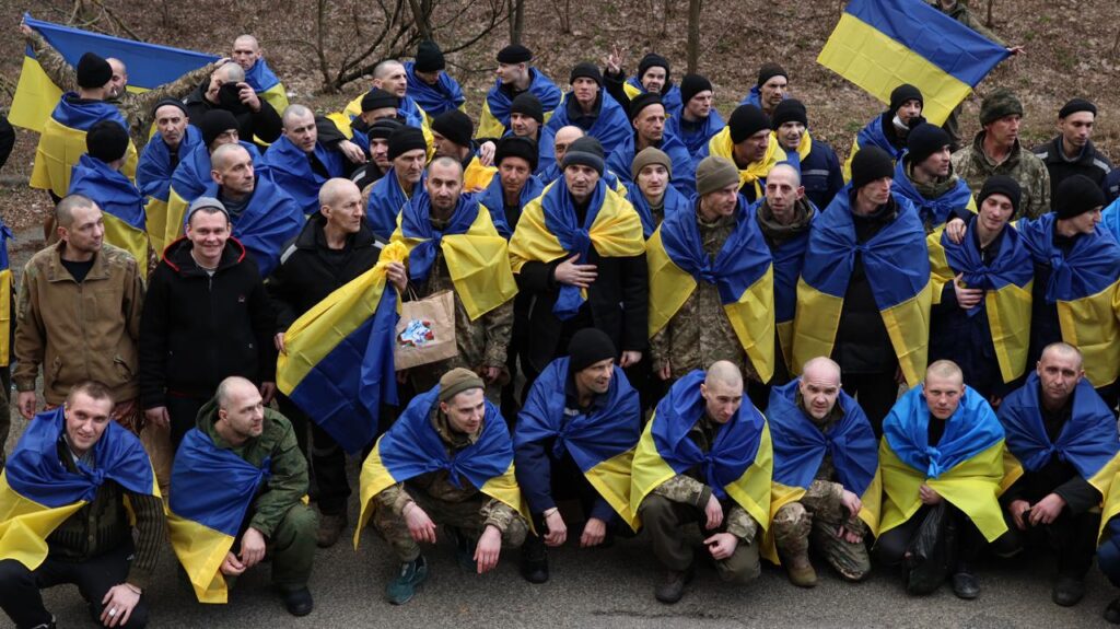 Двоє з них захищали Миколаївщину: більш детальна інформація про 197 захисників, яких вдалось повернути з полону (ФОТО) 5 Двоє з них захищали Миколаївщину: більш детальна інформація про 197 захисників, яких вдалось повернути з полону (ФОТО) 4