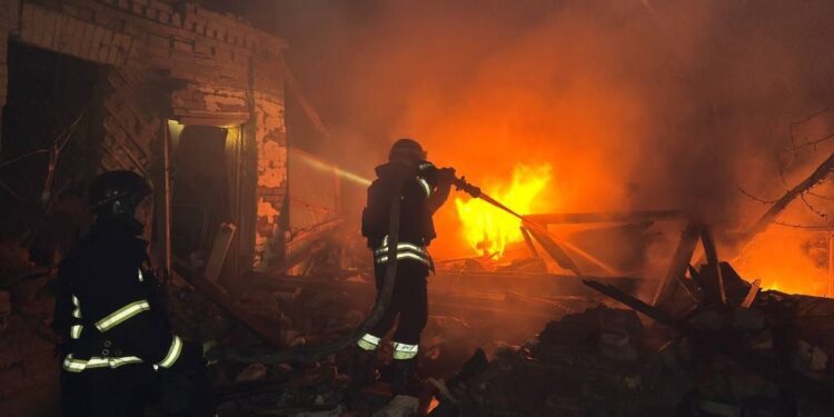 Кількість загиблих через атаку на Запоріжжя зросла до 3, серед загиблих – дитина (ФОТО, ВІДЕО)