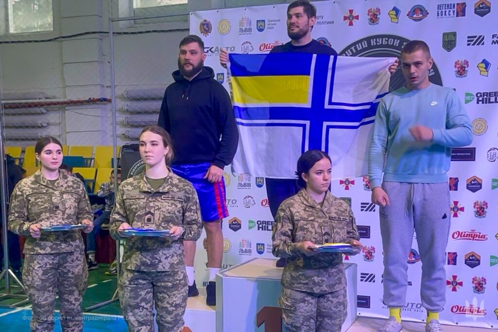 Миколаївський морпіх здобув «золото» Відкритого Кубку Командувача Сухопутних військ ЗСУ з боксу (ФОТО) 3 Миколаївський морпіх здобув «золото» Відкритого Кубку Командувача Сухопутних військ ЗСУ з боксу (ФОТО) 2