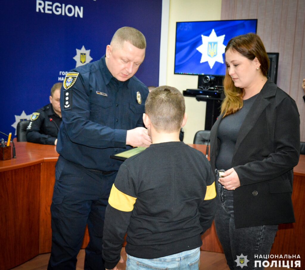 «За оборону України» - поліцейських Миколаївщини відзначили найвищими державними нагородами (ФОТО, ВІДЕО) 5 «За оборону України» - поліцейських Миколаївщини відзначили найвищими державними нагородами (ФОТО, ВІДЕО) 4