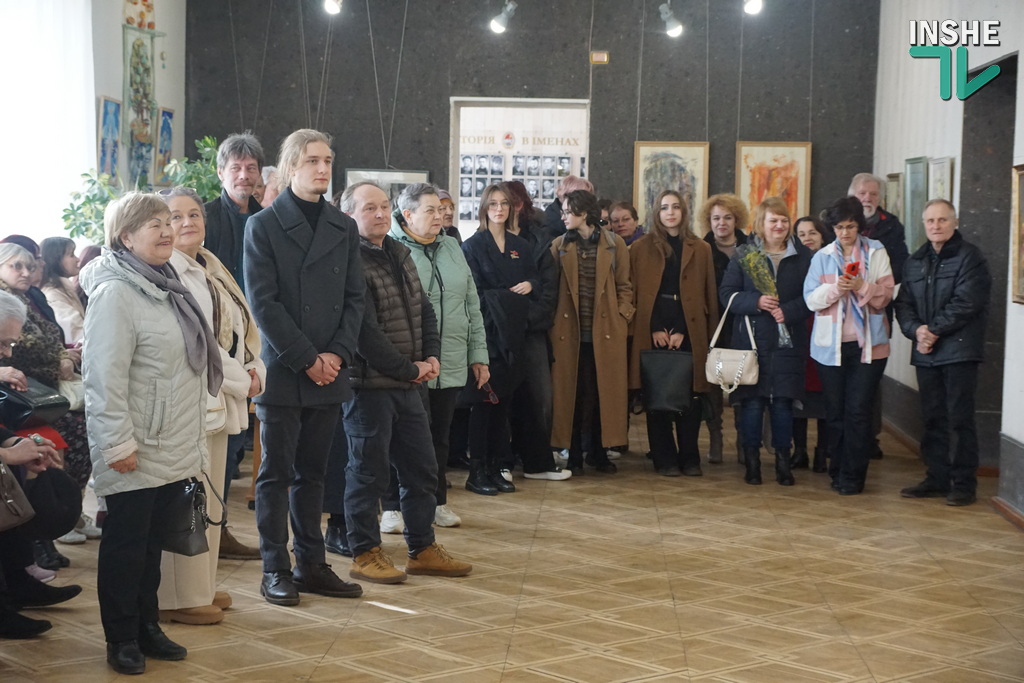 Нова художня виставка в Миколаєві - знані майстри і студенти зіграли свою «Весняну мелодію жіночності» (ФОТО) 5 Нова художня виставка в Миколаєві - знані майстри і студенти зіграли свою «Весняну мелодію жіночності» (ФОТО) 4