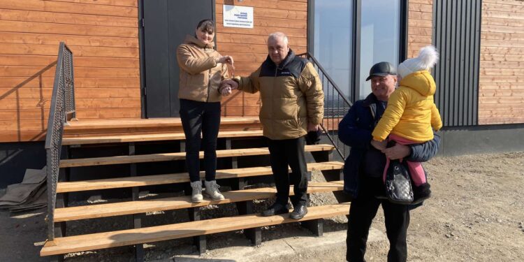 У Доманівській громаді Миколаївщини перші дві родини ВПО заселились у модульні будиночки, збудовані Данією (ФОТО)