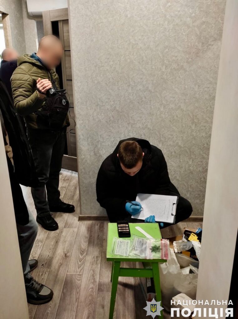 Зухвалий грабіж на Миколаївщині - в будинок вдерлися і напали на жінку батько з сином (ФОТО) 5 Зухвалий грабіж на Миколаївщині - в будинок вдерлися і напали на жінку батько з сином (ФОТО) 4