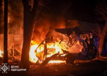 Внаслідок дронового удару по Одесі горіли промислові та торгові обʼєкти, житлові будинки (ФОТО, ВІДЕО)