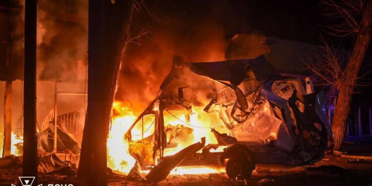 Внаслідок дронового удару по Одесі горіли промислові та торгові обʼєкти, житлові будинки (ФОТО, ВІДЕО)