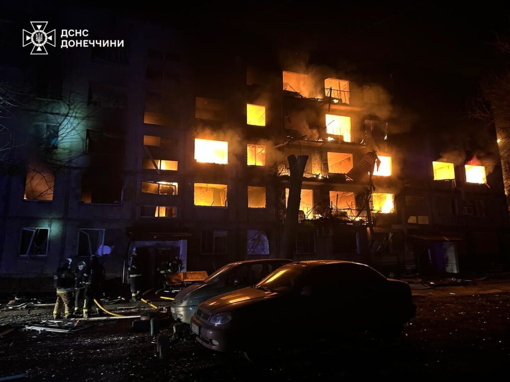 Внаслідок ракетного удару по Добропіллю - 11 загиблих. Зеленський розповів подробиці (ФОТО) 5 Внаслідок ракетного удару по Добропіллю - 11 загиблих. Зеленський розповів подробиці (ФОТО) 4