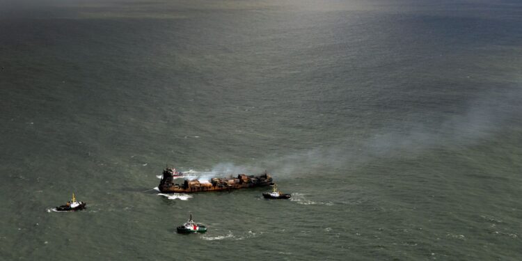 Капітан контейнеровоза, який протаранив танкер з паливом для армії США, виявився росіянином (ФОТО)