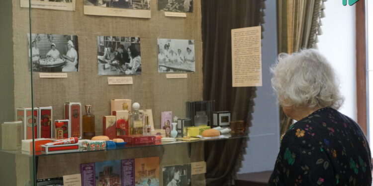 Маловідома сторінка історії міста – відкрилась виставка «Миколаїв парфумерний» (ФОТО)