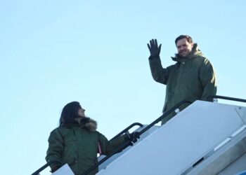 “…, як же тут холодно”, – Венса у Гренландії ніхто не зустрів (ФОТО)