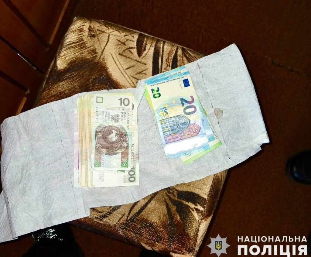 Зухвалий грабіж на Миколаївщині - в будинок вдерлися і напали на жінку батько з сином (ФОТО) 7 Зухвалий грабіж на Миколаївщині - в будинок вдерлися і напали на жінку батько з сином (ФОТО) 6