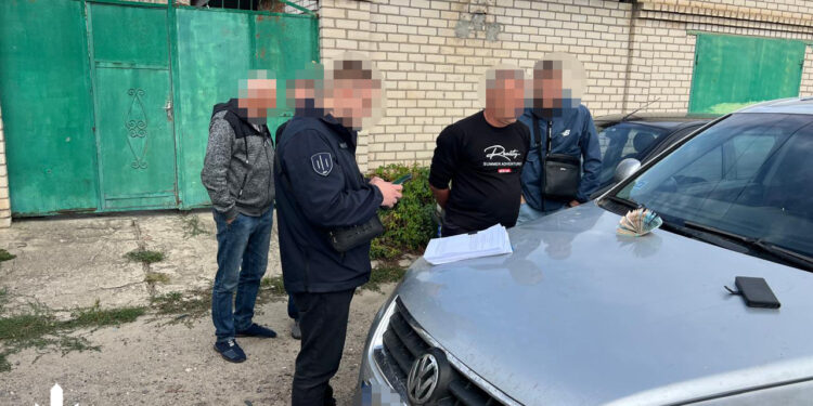 Заступник командира в/ч на Миколаївщині продавав пальне і не зупинився після передислокації на Харківщину. Скільки вкрав (ФОТО)