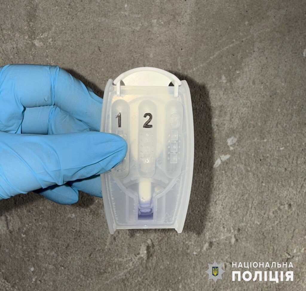 У Миколаєві затримали наркоторгову - скільки і чого конфіскували (ФОТО, ВІДЕО) 7 У Миколаєві затримали наркоторгову - скільки і чого конфіскували (ФОТО, ВІДЕО) 6